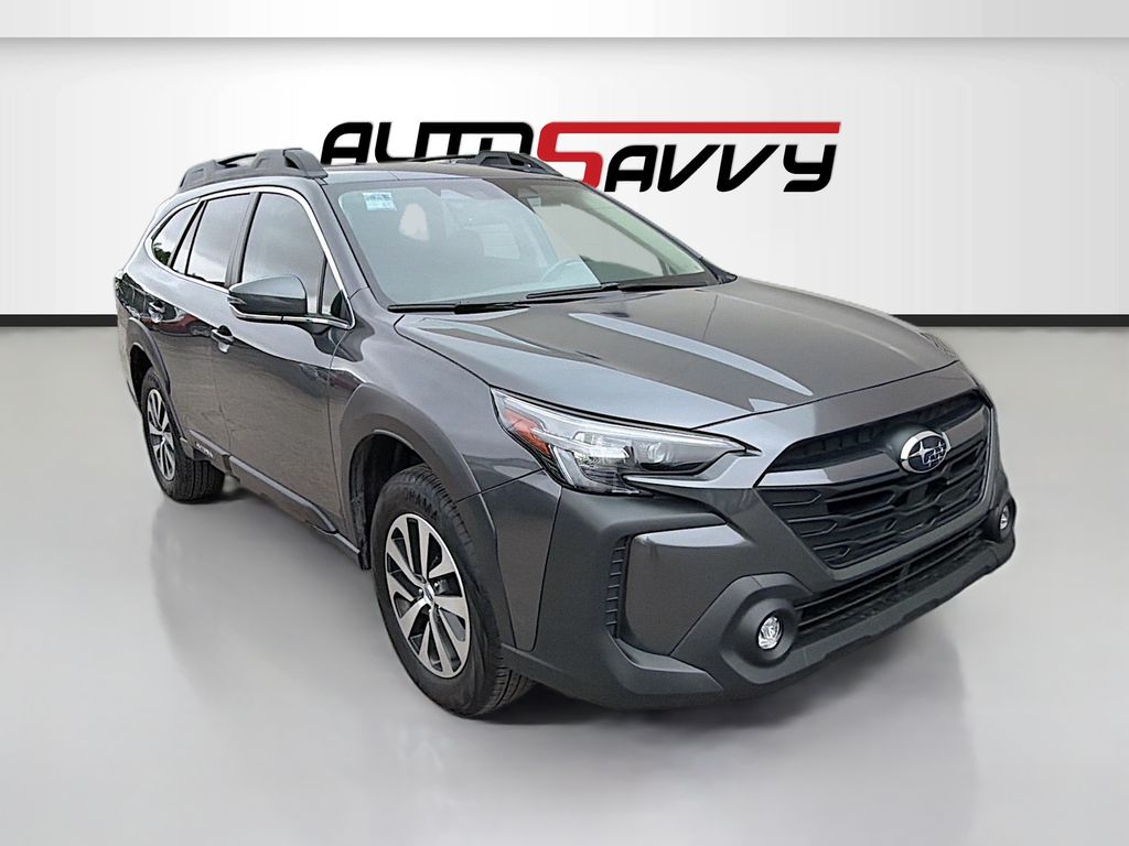 2025 Subaru Outback Premium's photo
