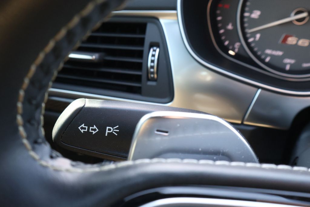 Thumbnail: 2016 Audi S6 - 23