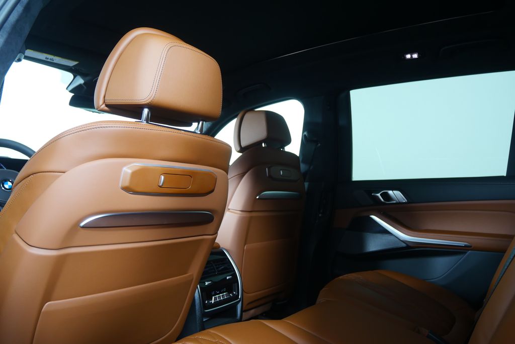 Thumbnail: 2026 BMW X7 - 19