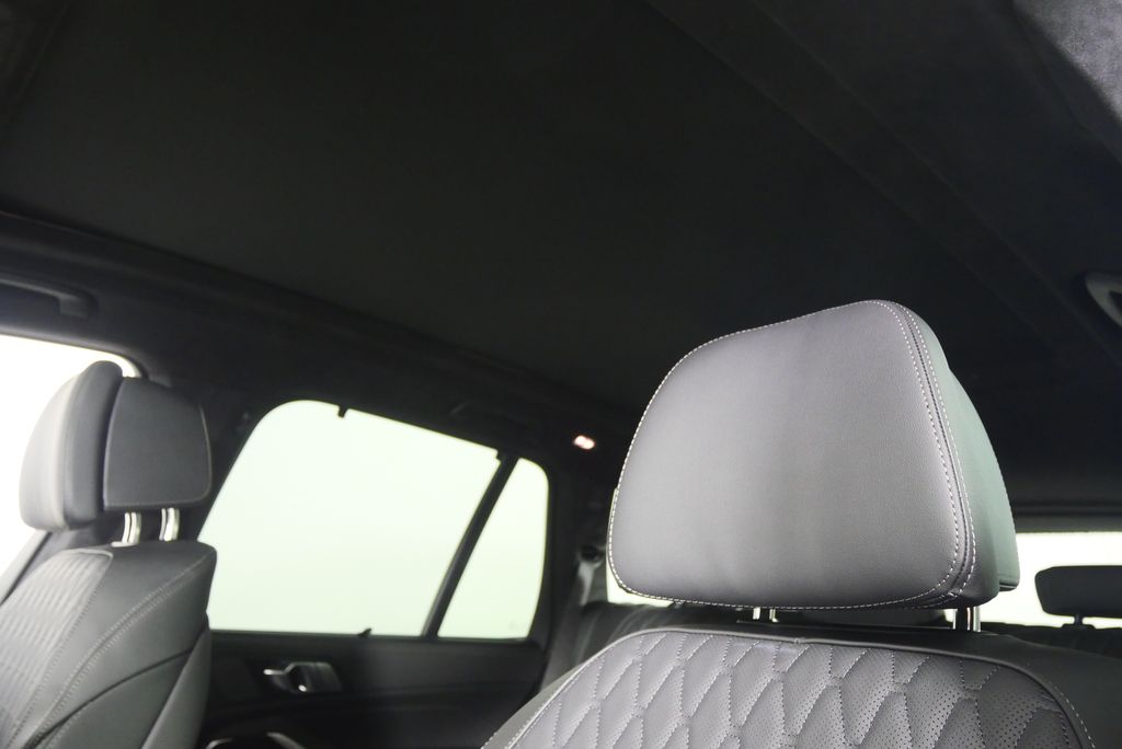 Thumbnail: 2026 BMW X5 - 12