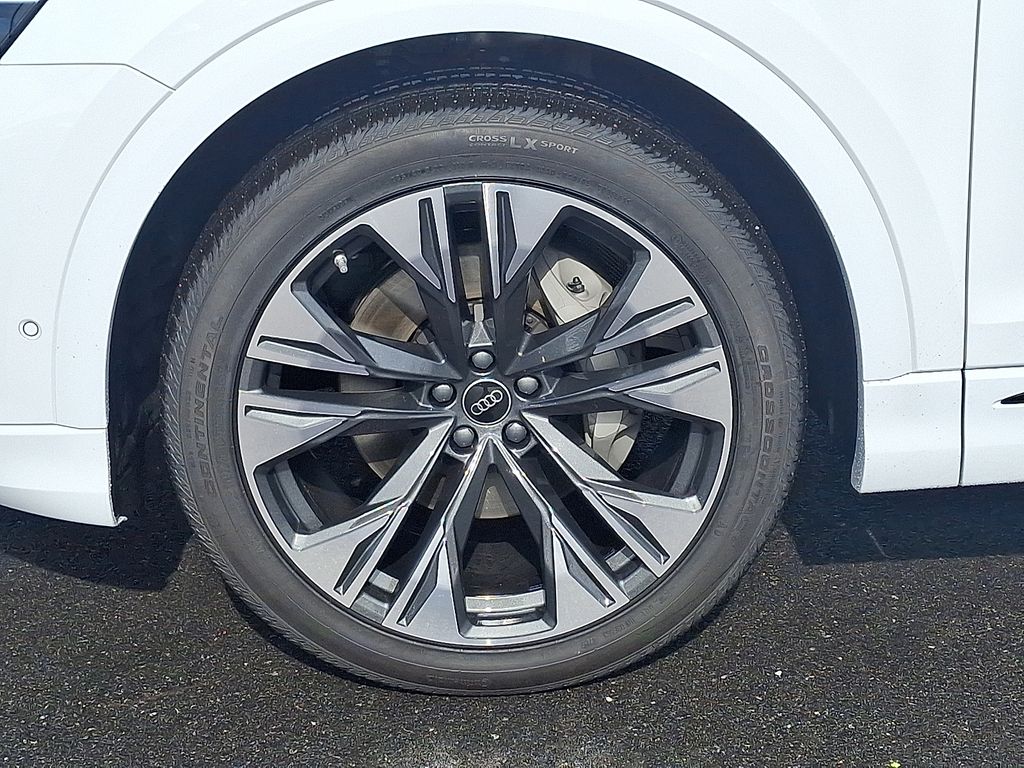 Thumbnail: 2026 Audi Q8 - 5