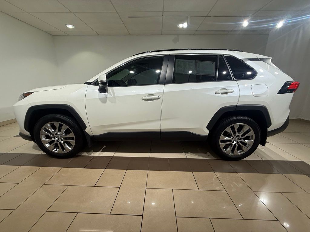 2021 Toyota RAV4 XLE Premium 3