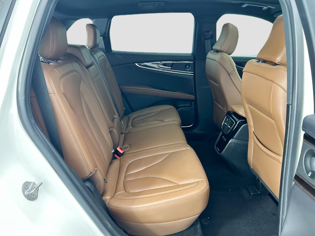 Thumbnail: 2022 Lincoln Nautilus - 22