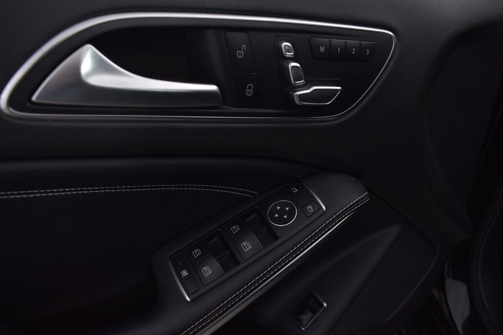 Thumbnail: 2018 Mercedes-Benz GLA - 12