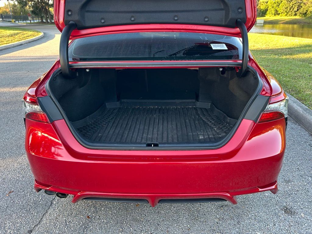 Thumbnail: 2022 Toyota Camry - 10