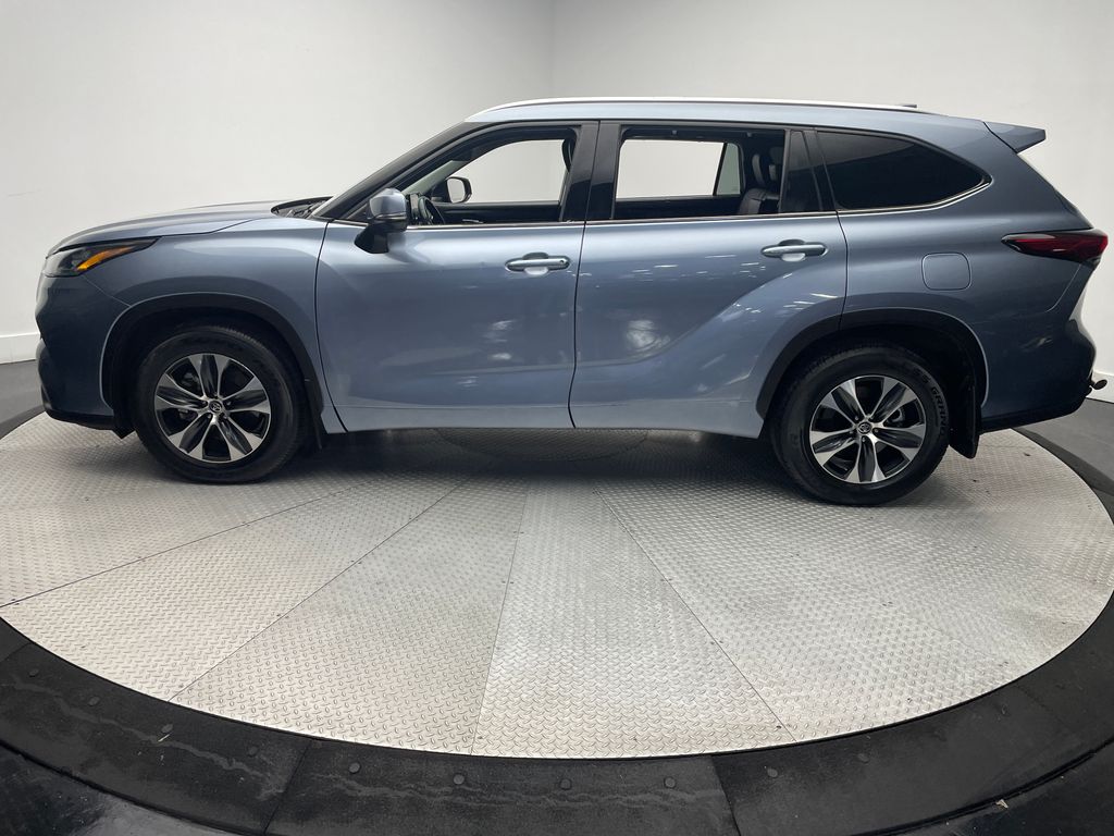 Thumbnail: 2020 Toyota Highlander - 8