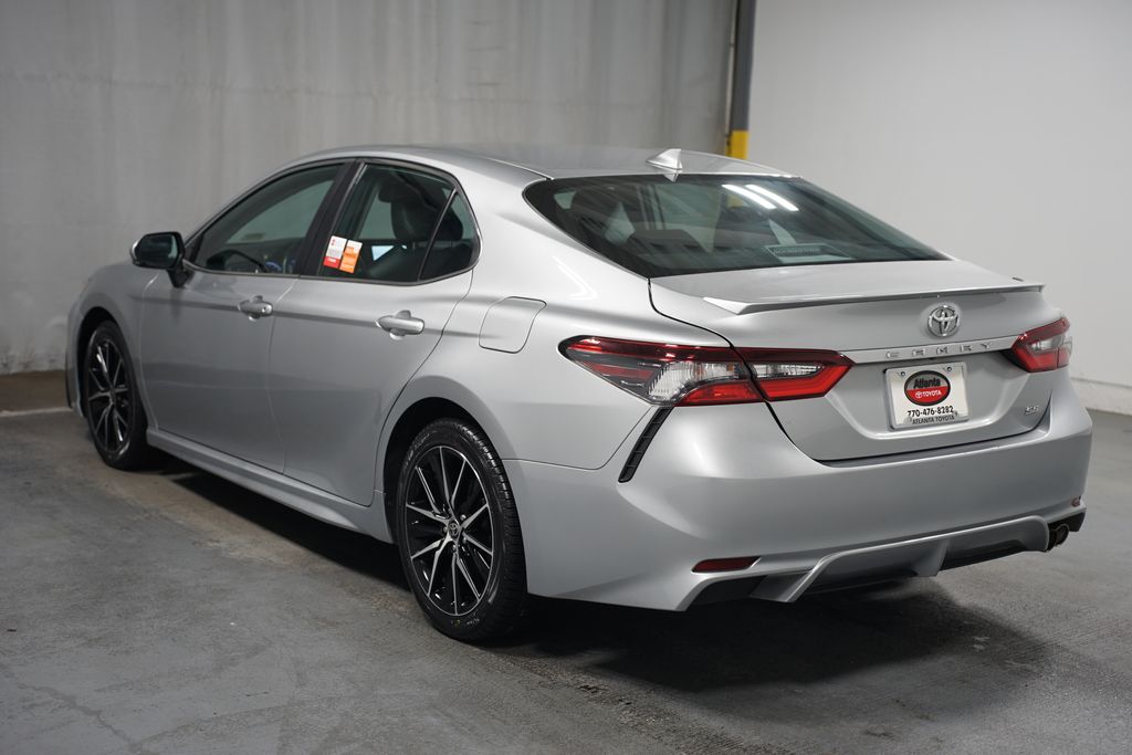 2022 Toyota Camry SE 6