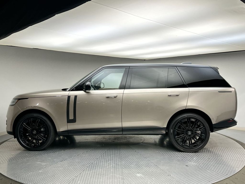 2025 Land Rover Range Rover SE 2