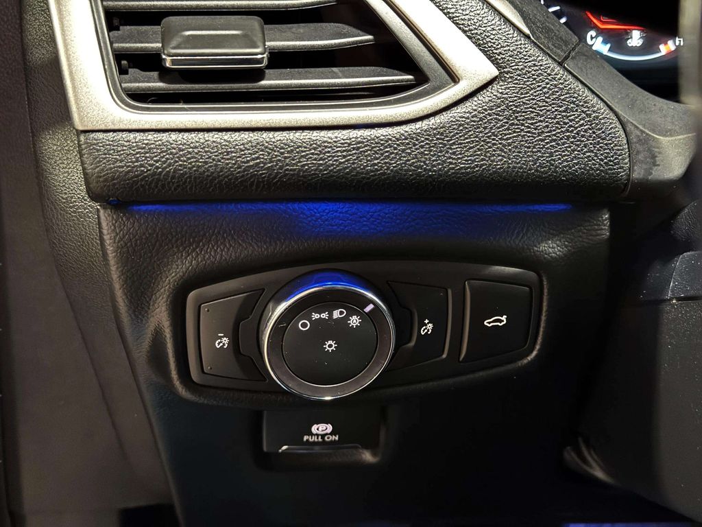 Used 2019 Ingot Silver Metallic Lincoln Reserve image 10