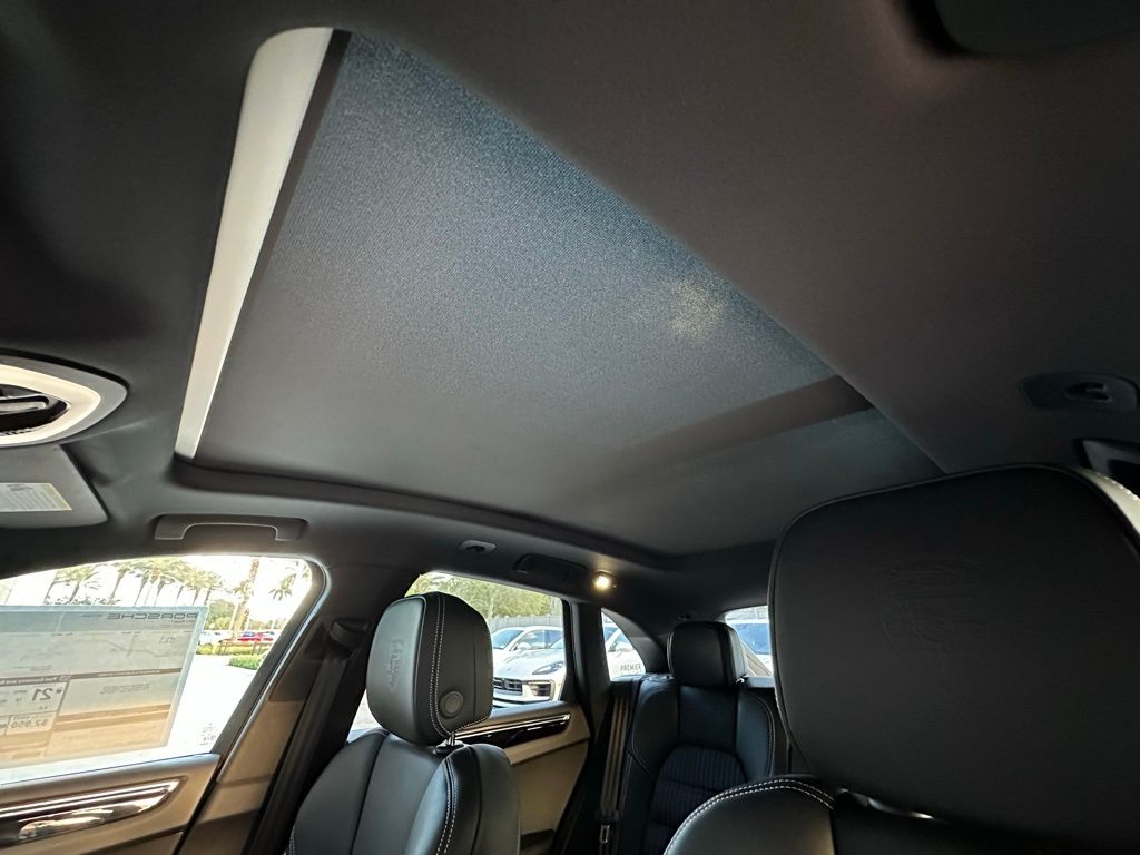 Thumbnail: 2026 Porsche Macan - 21