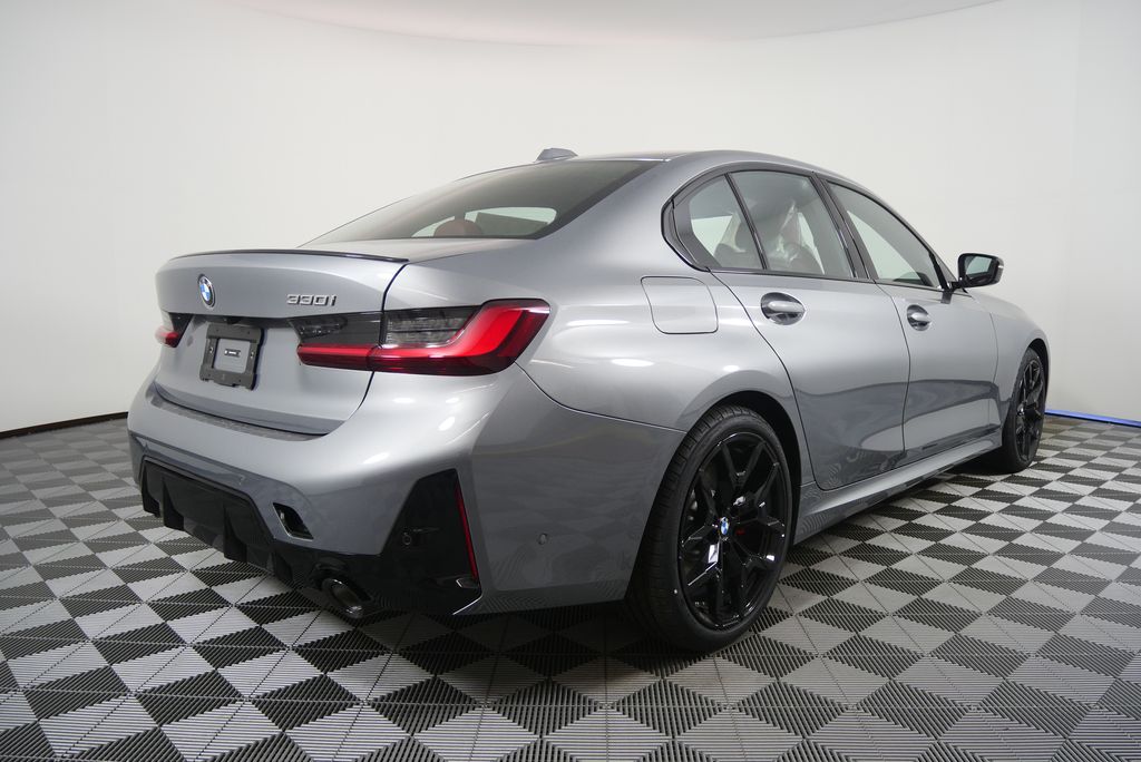 Thumbnail: 2026 BMW 3 Series - 3