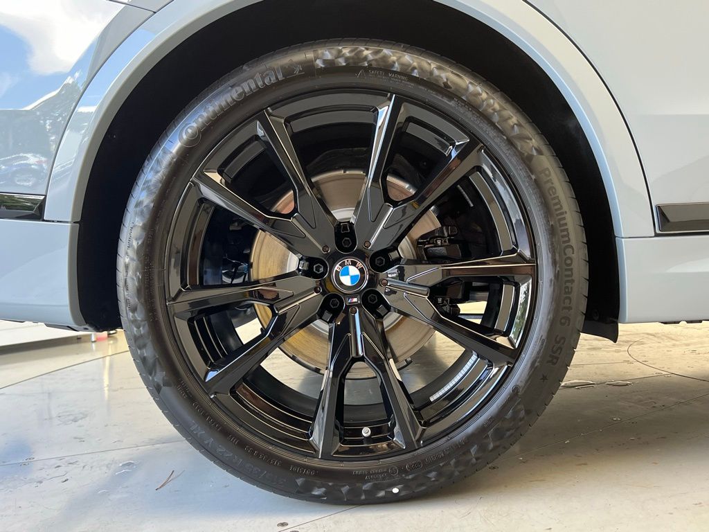 Thumbnail: 2026 BMW X7 - 24