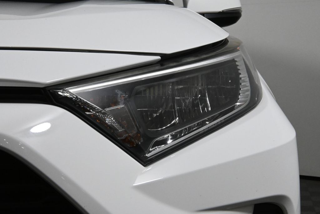 Thumbnail: 2019 Toyota RAV4 - 12