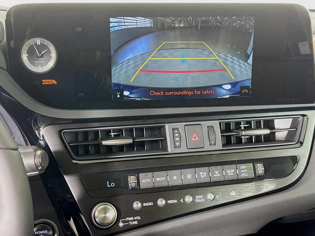 2025 Lexus ES Hybrid 300h 13