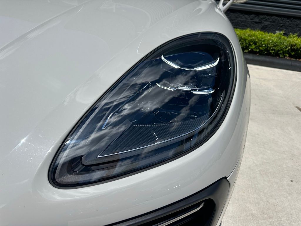 Thumbnail: 2023 Porsche Macan - 13