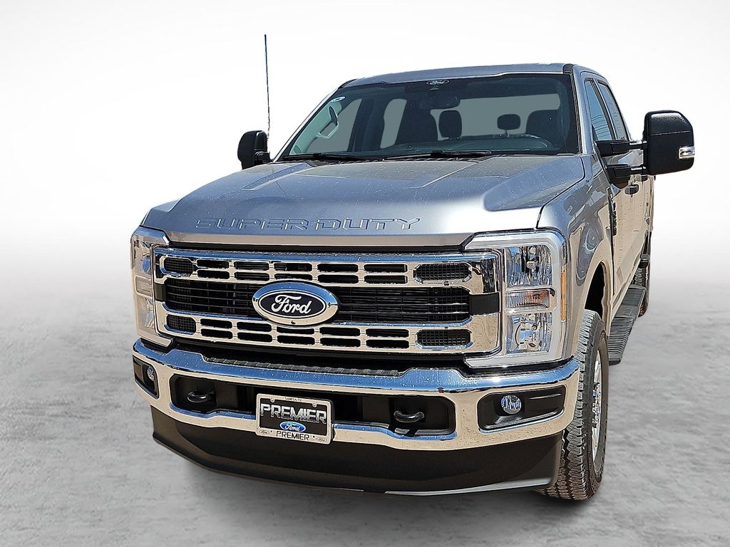 New 2027 Silver Ford XLT image 4