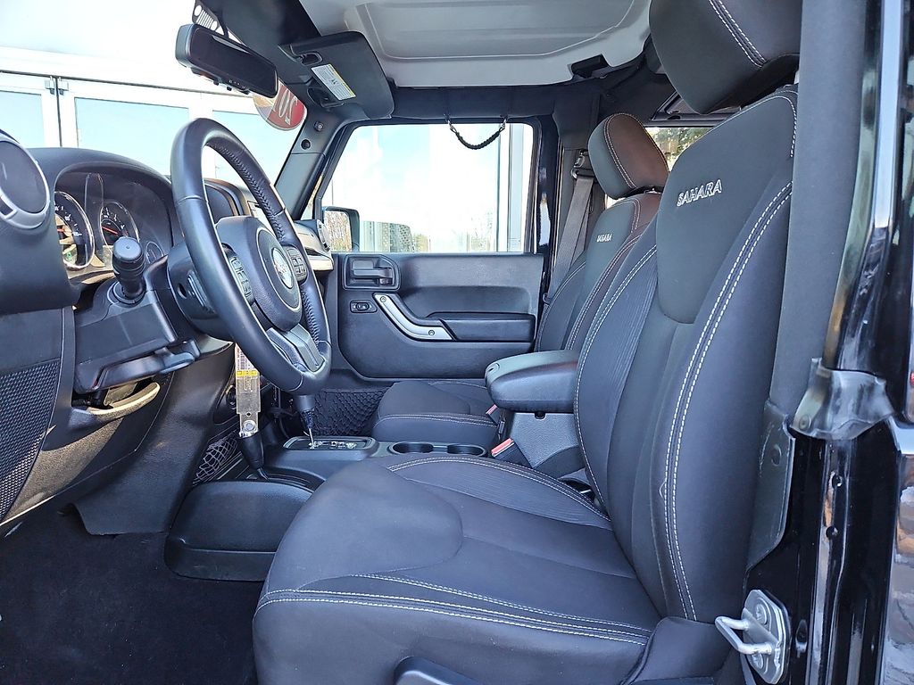 Thumbnail: 2018 Jeep Wrangler - 12