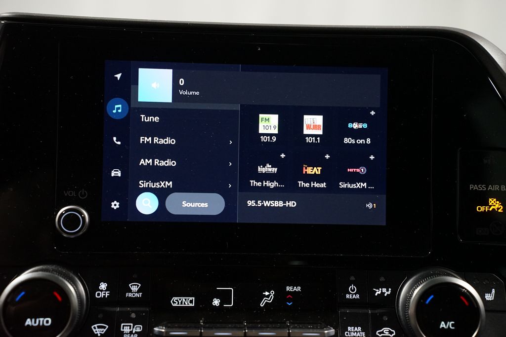 Thumbnail: 2024 Toyota Highlander - 18