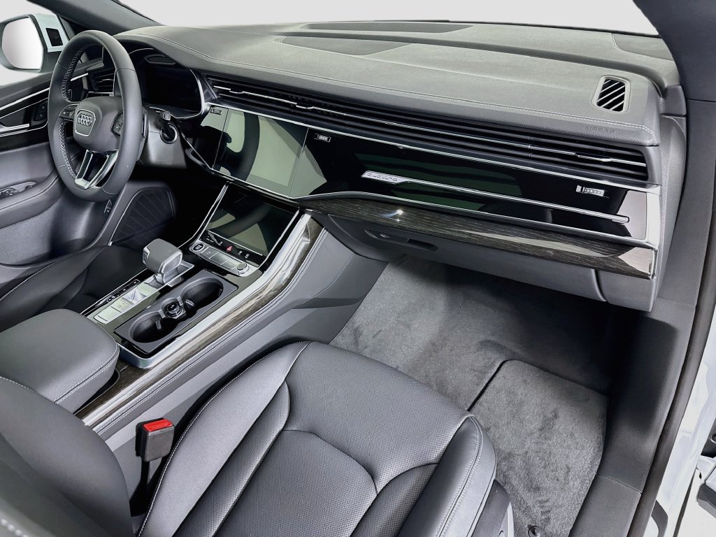 Thumbnail: 2026 Audi Q8 - 17