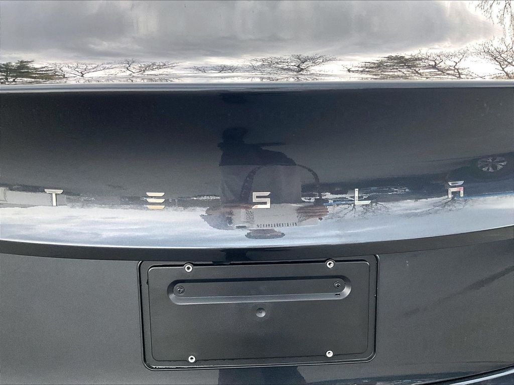 2025 Tesla Model 3 — photo 8