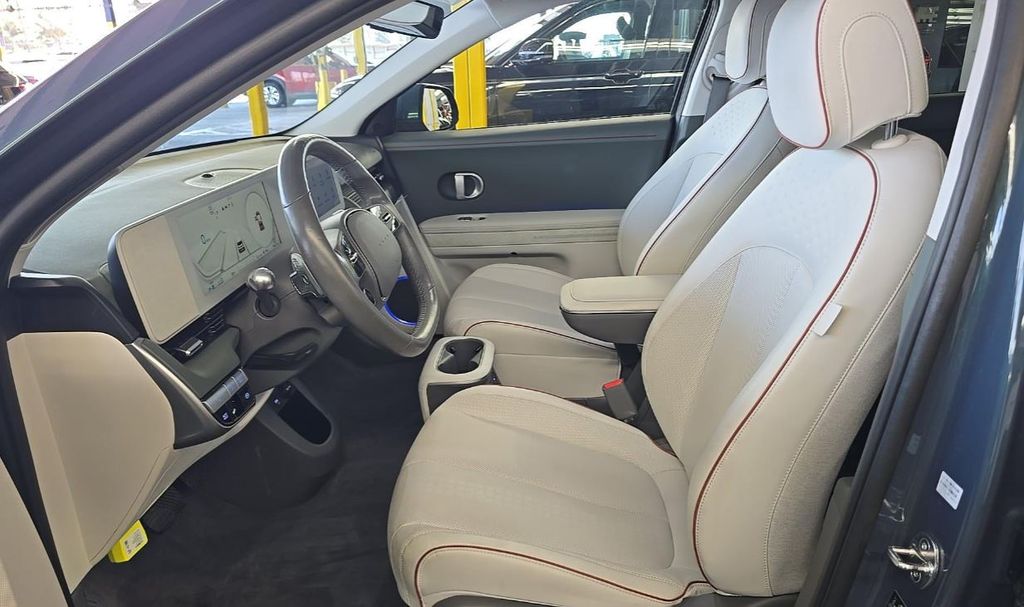 Used 2023 Green Hyundai SEL image 5