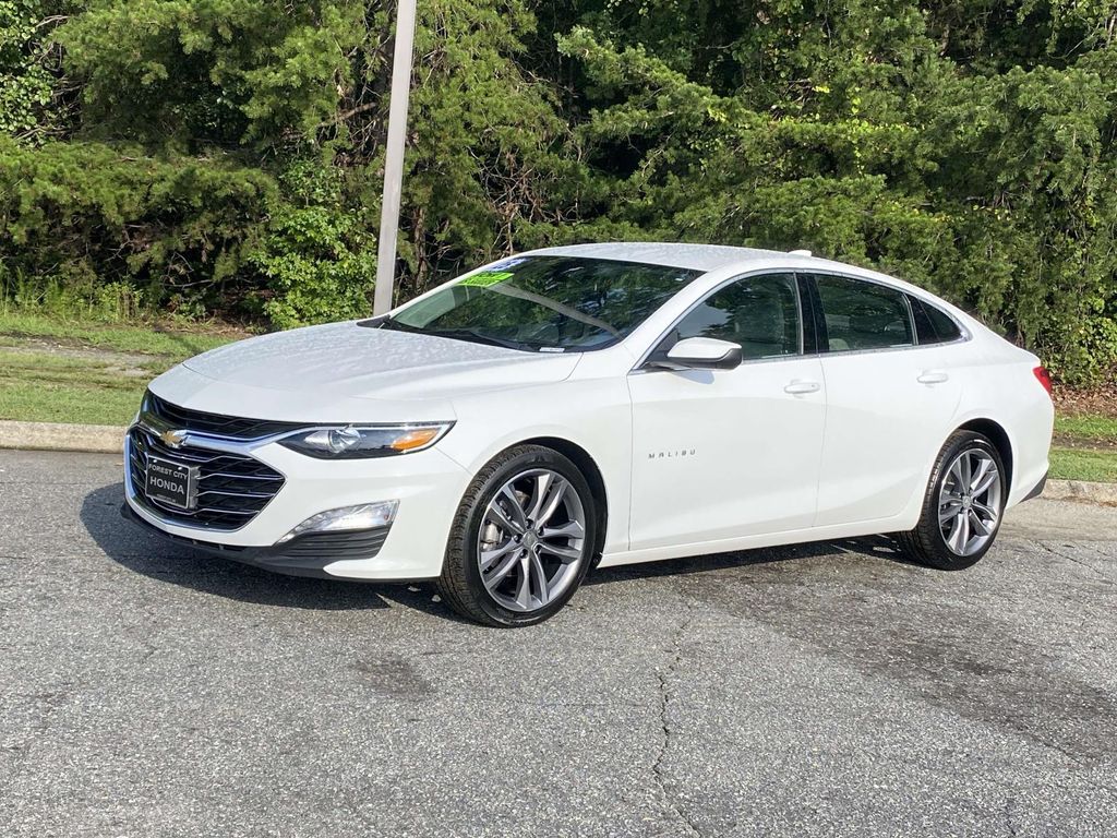 Summit White 2025 Chevrolet Malibu Sedan Front-Wheel Drive Continuously Variable Transmission