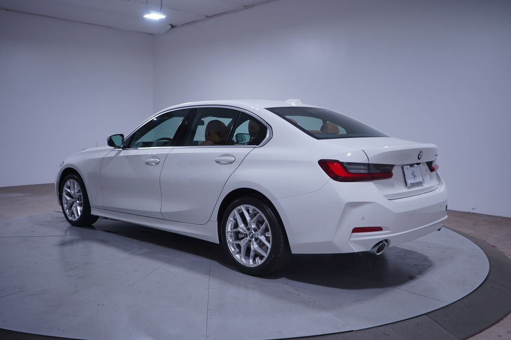 Thumbnail: 2025 BMW 3 Series - 3