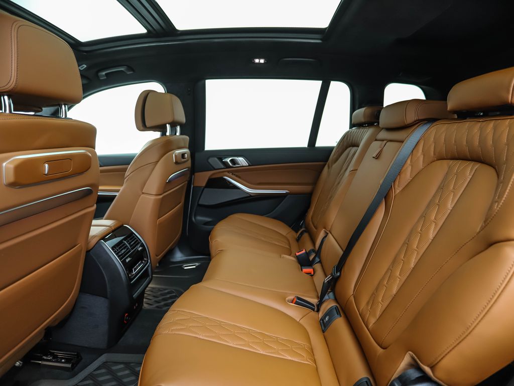 Thumbnail: 2026 BMW X7 - 23