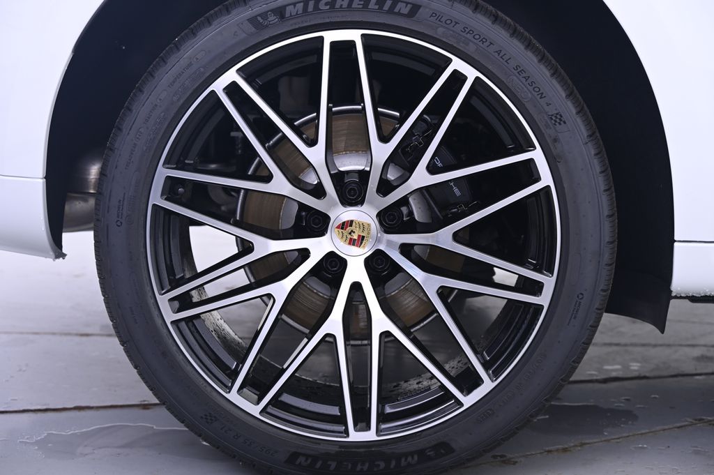 Thumbnail: 2026 Porsche Macan - 13