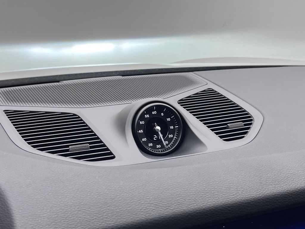 2025 Porsche   19