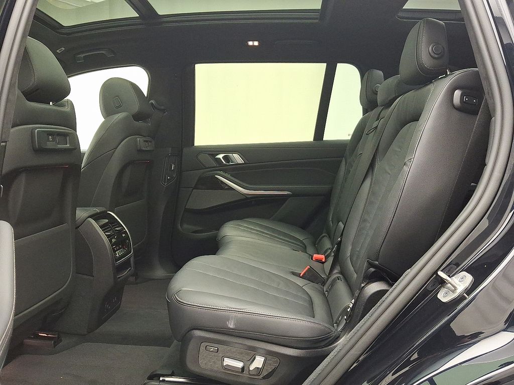 Thumbnail: 2021 BMW X7 - 10