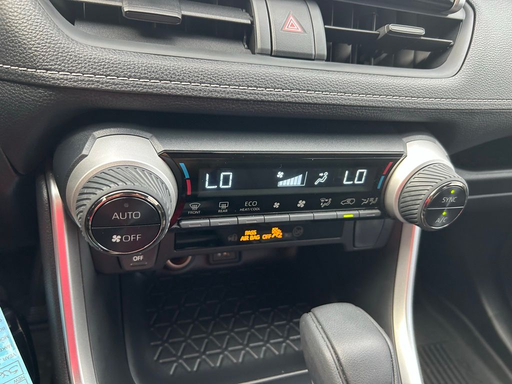 Thumbnail: 2025 Toyota RAV4 - 25