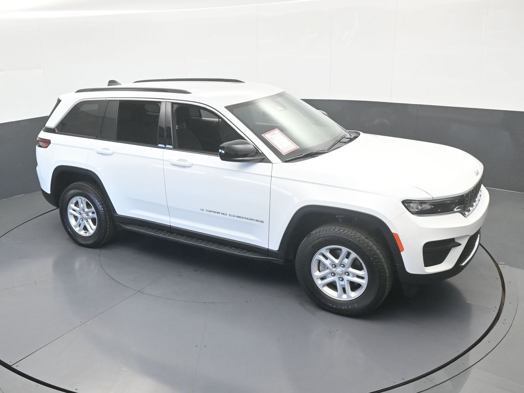 Used 2025 Bright White Clearcoat Jeep Laredo image 25