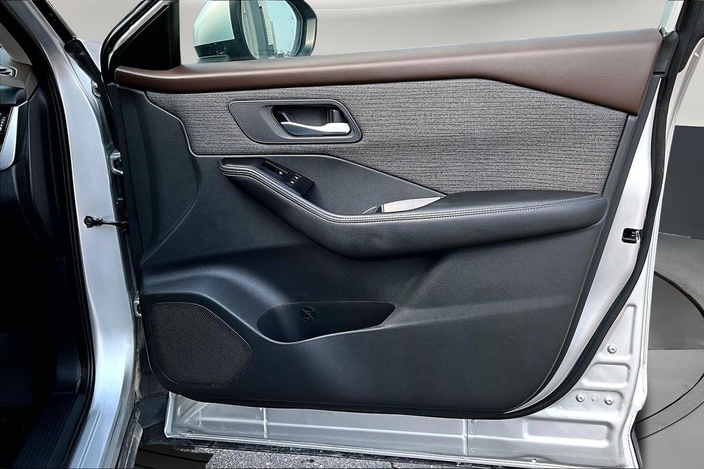 Used 2021 Silver Nissan SV image 26