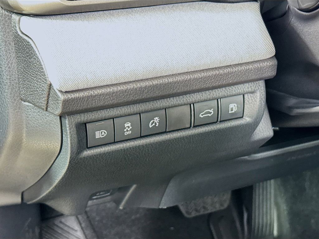 2026 Toyota Camry LE - Photo 6