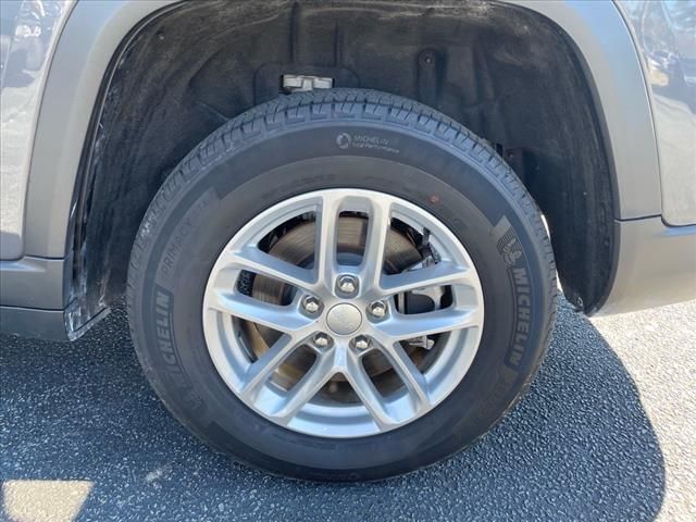 2023 Baltic Gray Metallic Clearcoat Jeep Grand Cherokee L Laredo 4X4 SUV