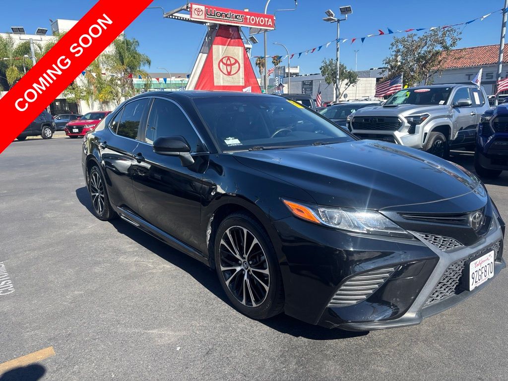Midnight Black Metallic 2018 Toyota Camry Sedan Front-Wheel Drive 8-Speed Automatic