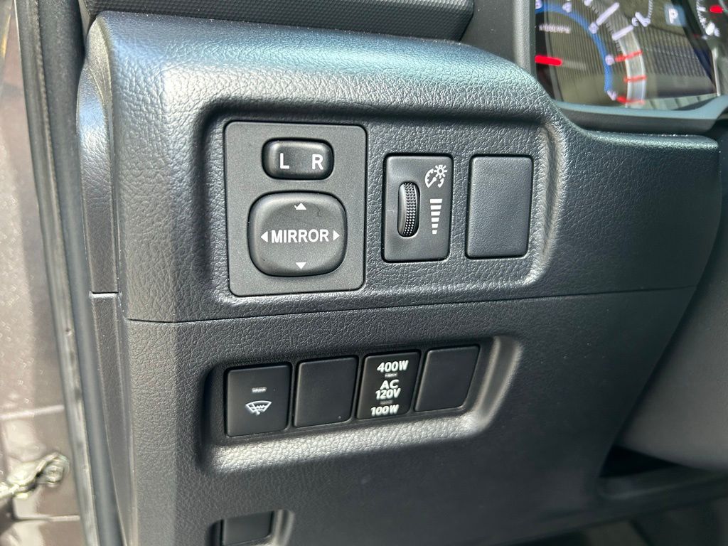 Thumbnail: 2019 Toyota 4Runner - 18
