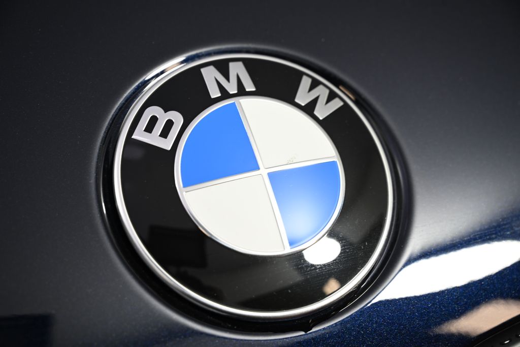 Thumbnail: 2026 BMW X7 - 13