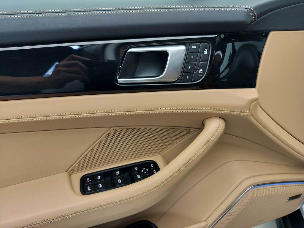 Thumbnail: 2023 Porsche Panamera - 11
