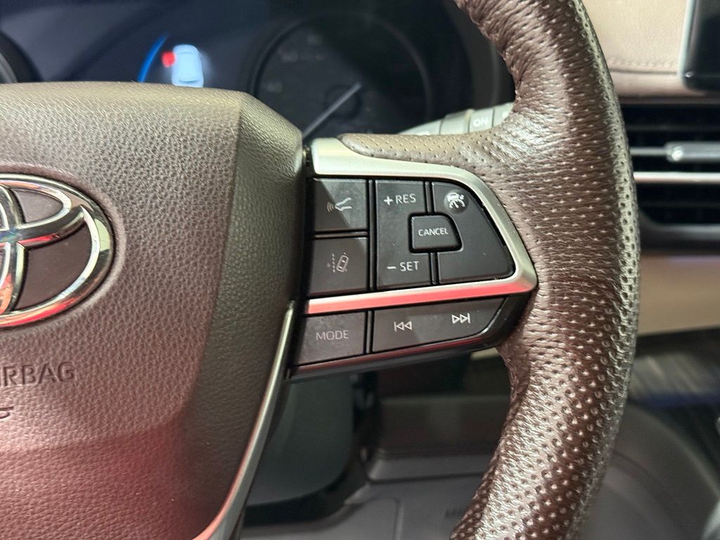 Thumbnail: 2023 Toyota Sienna - 26