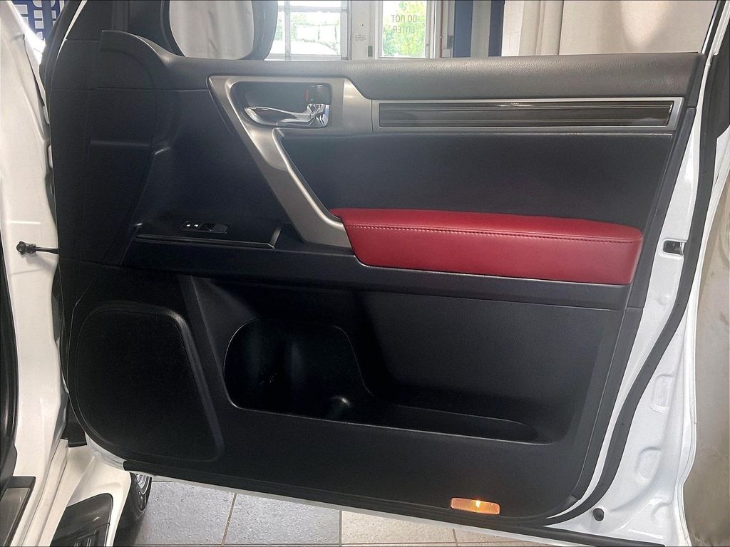 2022 Lexus GX — photo 12