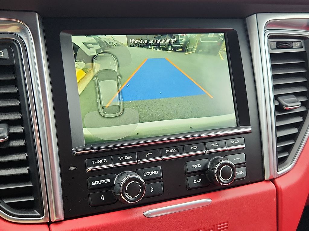 Thumbnail: 2015 Porsche Macan - 18