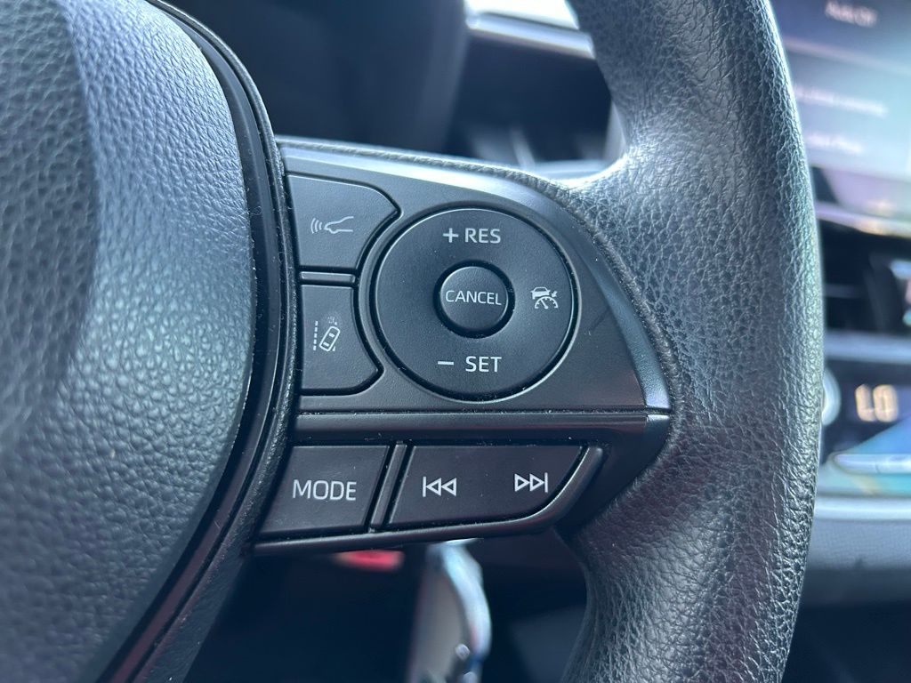 2021 Toyota Corolla LE 18