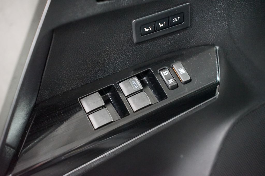 Thumbnail: 2017 Toyota RAV4 - 31