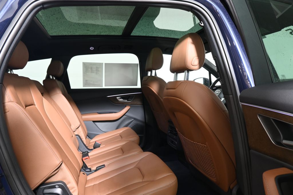 Thumbnail: 2025 Audi Q7 - 25