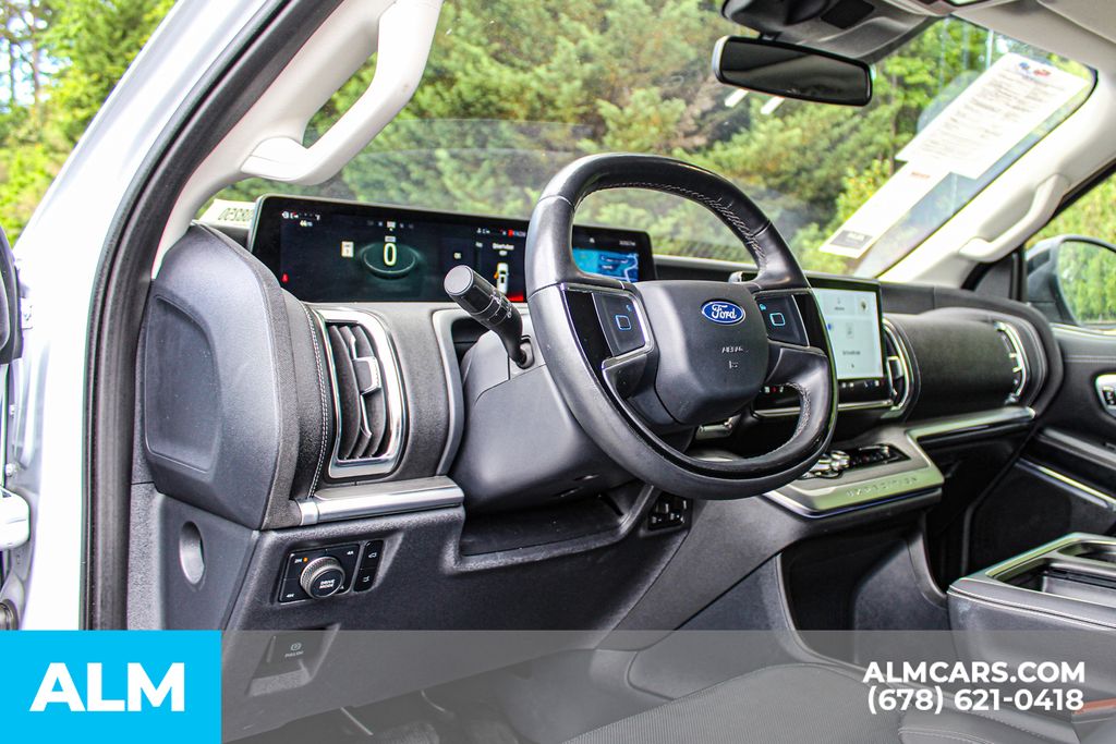 Used 2025 Silver Ford Platinum image 33