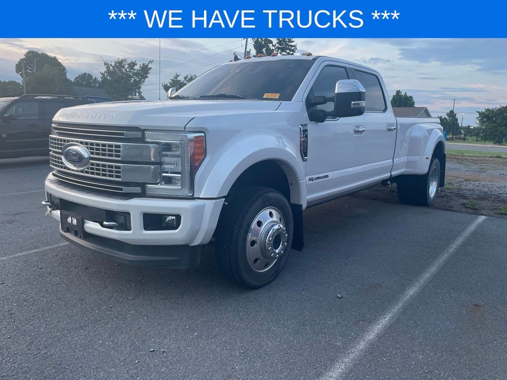 White Platinum Clearcoat Metallic 2019 Ford F-450 Super Duty Pickup Truck Four-Wheel Drive 6-Speed Automatic