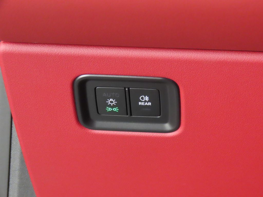 Thumbnail: 2026 Porsche Macan - 25