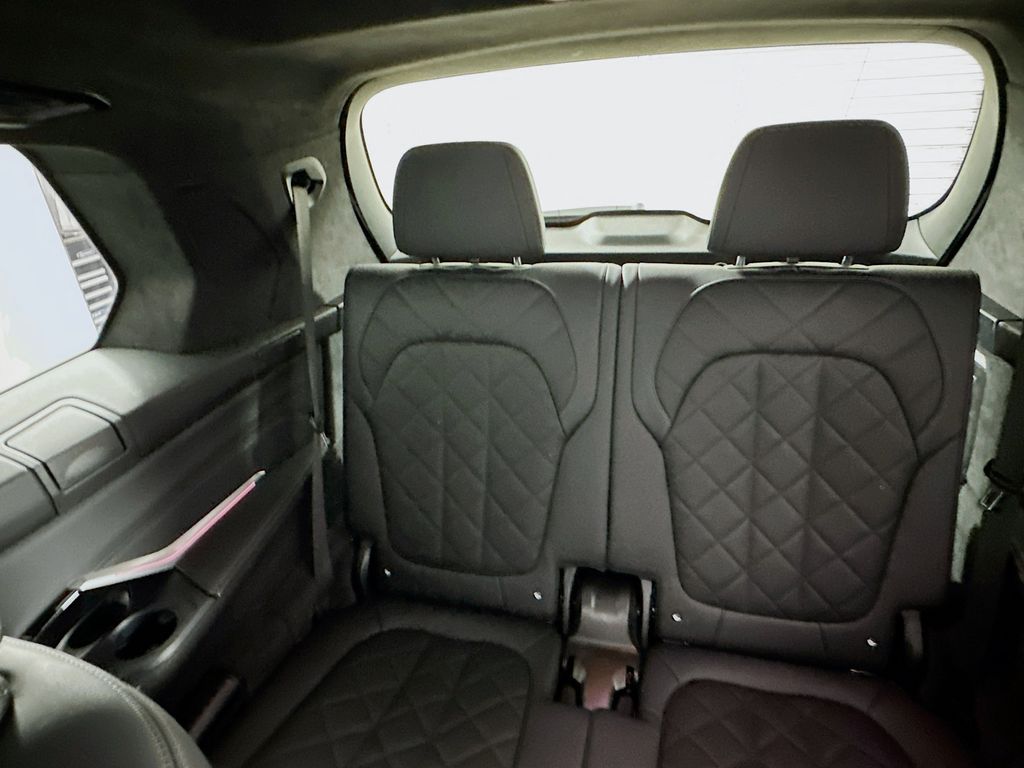 2023 BMW X7 xDrive40i 28